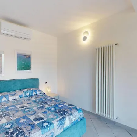 Apartment Charming With Pool And Garden
