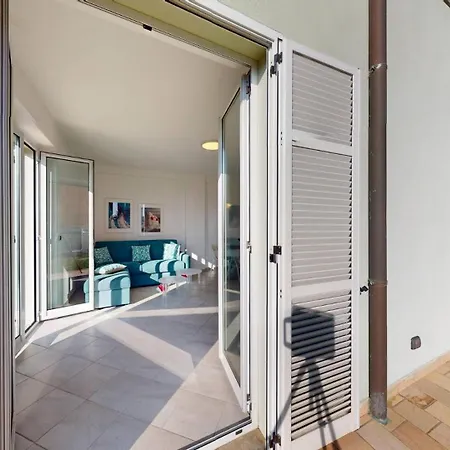 Charming With Pool And Garden Apartment *