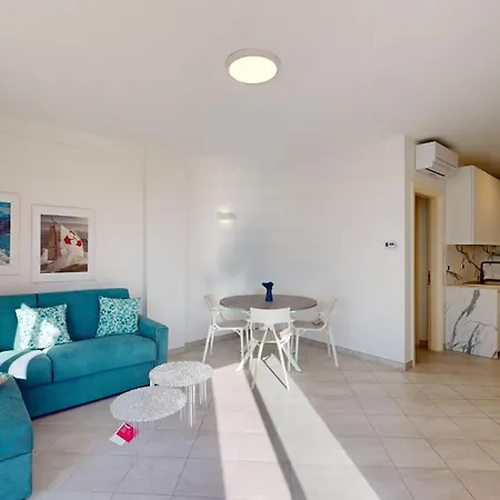 Apartment Charming With Pool And Garden