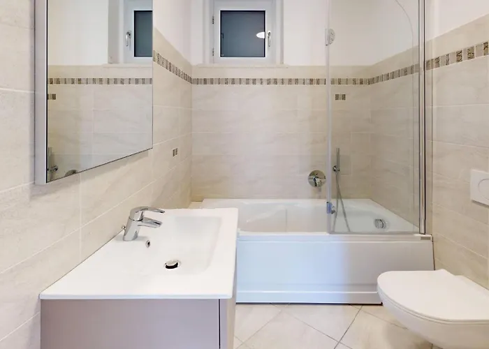 Rivierarent Charming With Pool And Garden Lejlighed